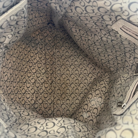 GUESS OVERSIZED TOTE - Picture 6 of 12